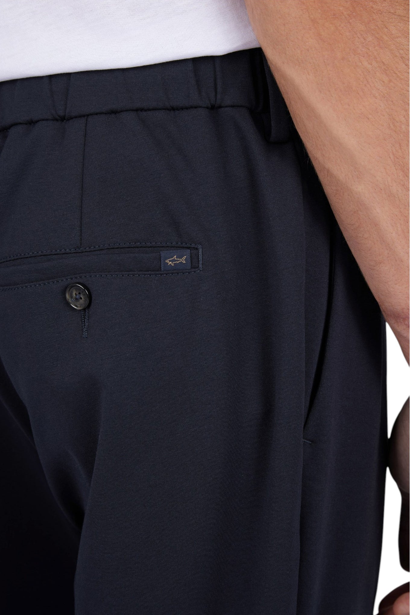 Dynamic chino trousers with pleats