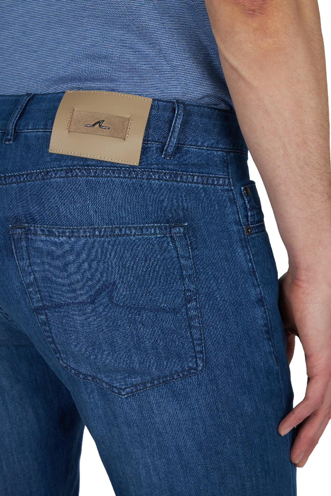 Jeans in silk and cotton denim
