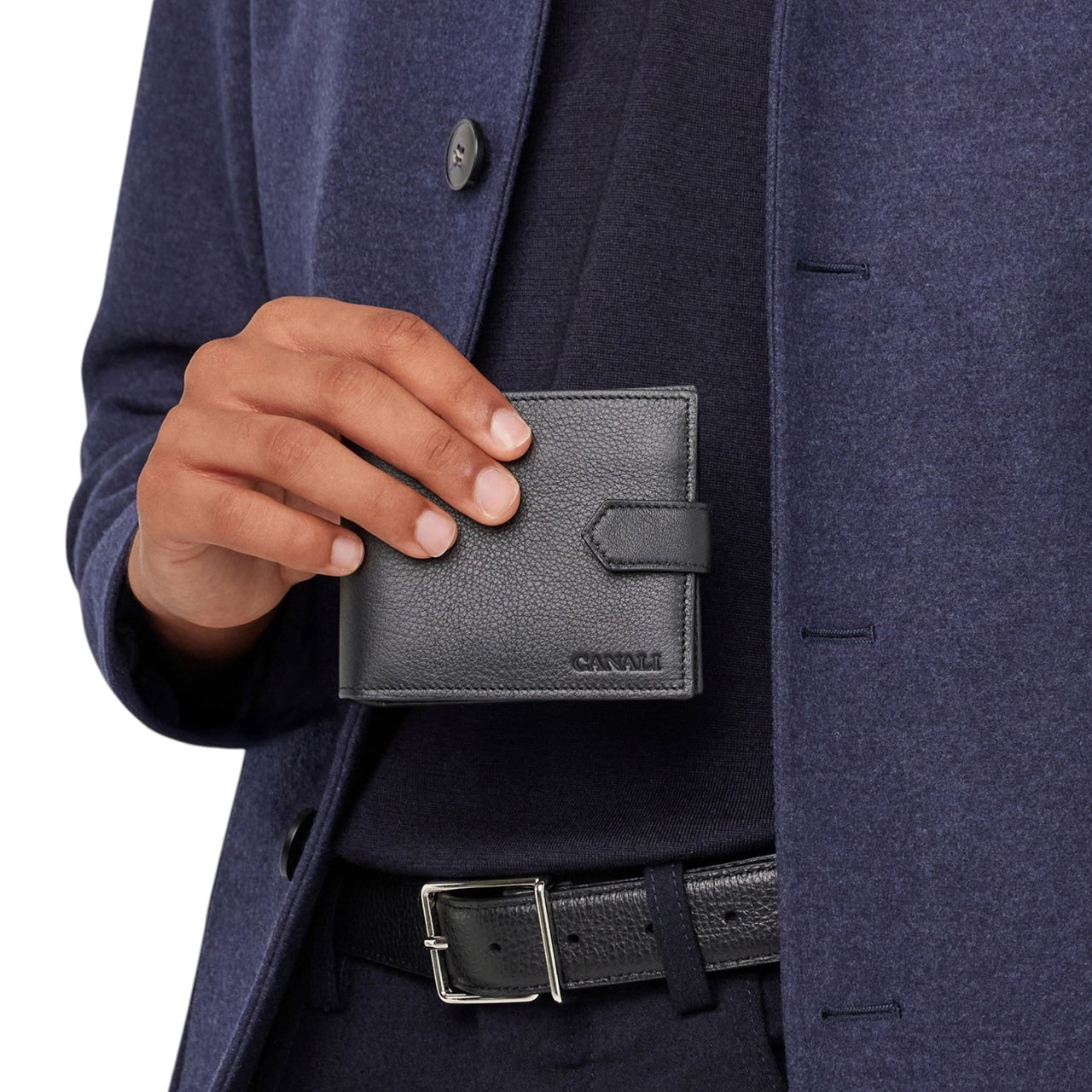 Black wallet in hammered calfskin