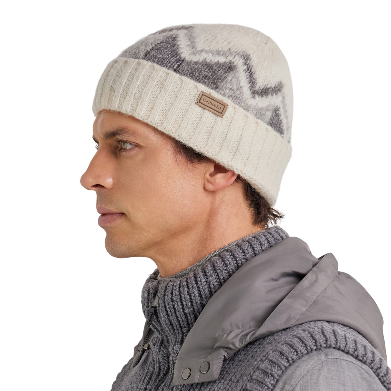 Hat in cream alpaca blend with grey tones