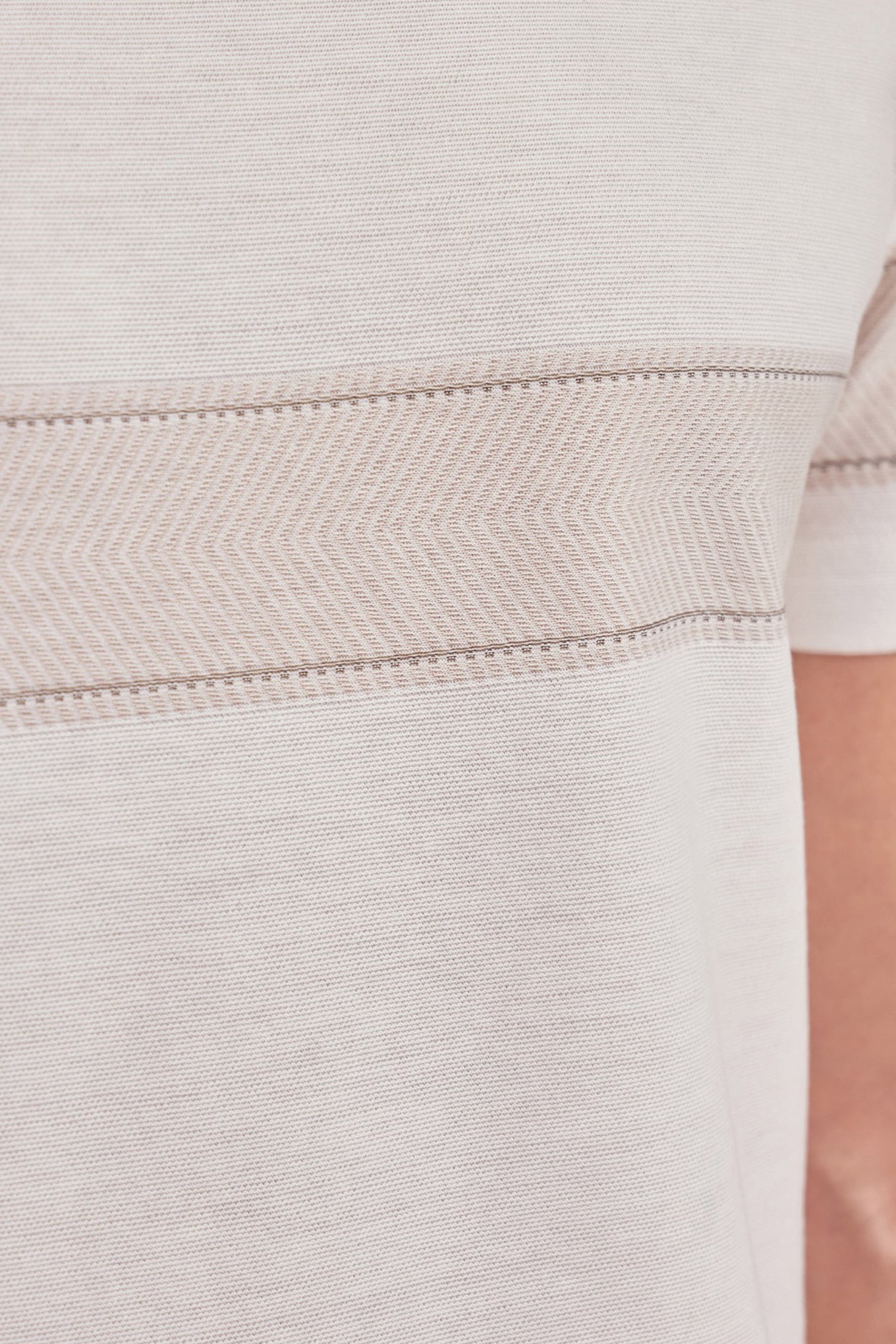 White short-sleeve cotton T-shirt with contrasting detail